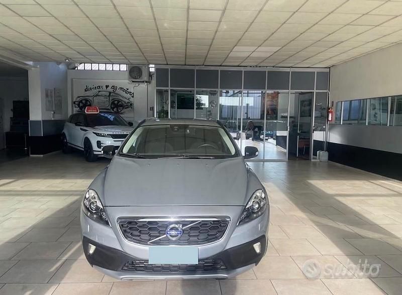 Usata Volvo V40 190 CV (139 kW) 2014 Grigio Berlina