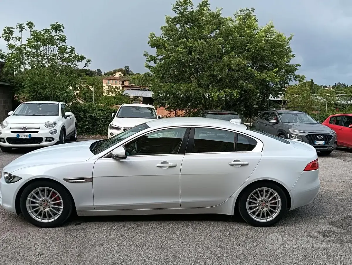 Usata Jaguar XE Prestige 163 CV (119 kW) 2016 Bianco Berlina