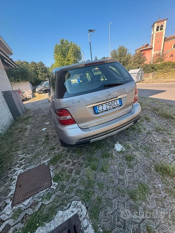 Usata Mercedes ML320 224 CV (164 kW) 2005 Grigio SUV