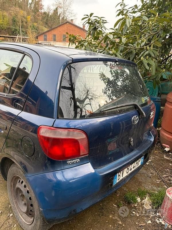 Usata Toyota Yaris 68 CV (50 kW) 2001 Blu Utilitaria