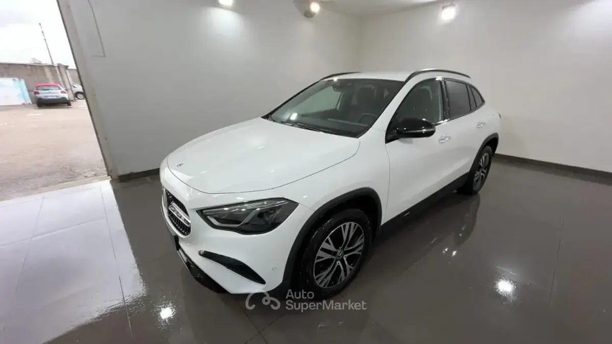 Begagnad Mercedes GLA45 AMG Advanced 150 HK (110 kW) 2024 Vit SUV