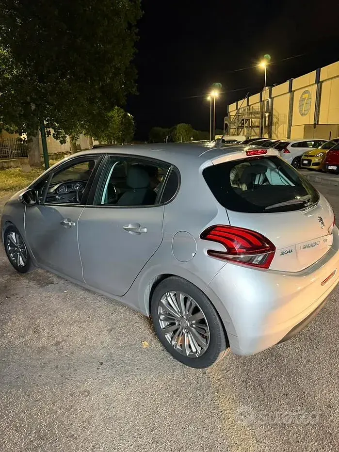 Usata Peugeot 208 75 CV (55 kW) 2019 Grigio Utilitaria