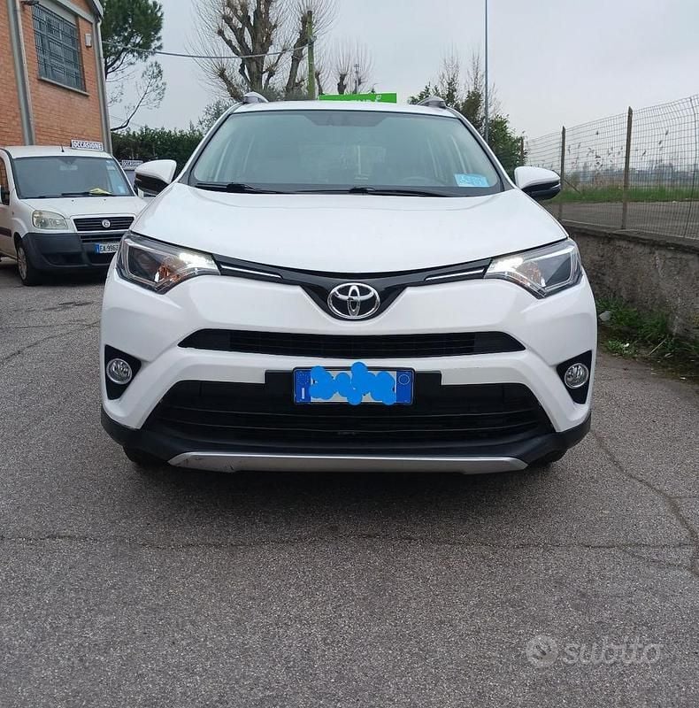 Usata Toyota RAV4 143 CV (105 kW) 2016 Bianco SUV