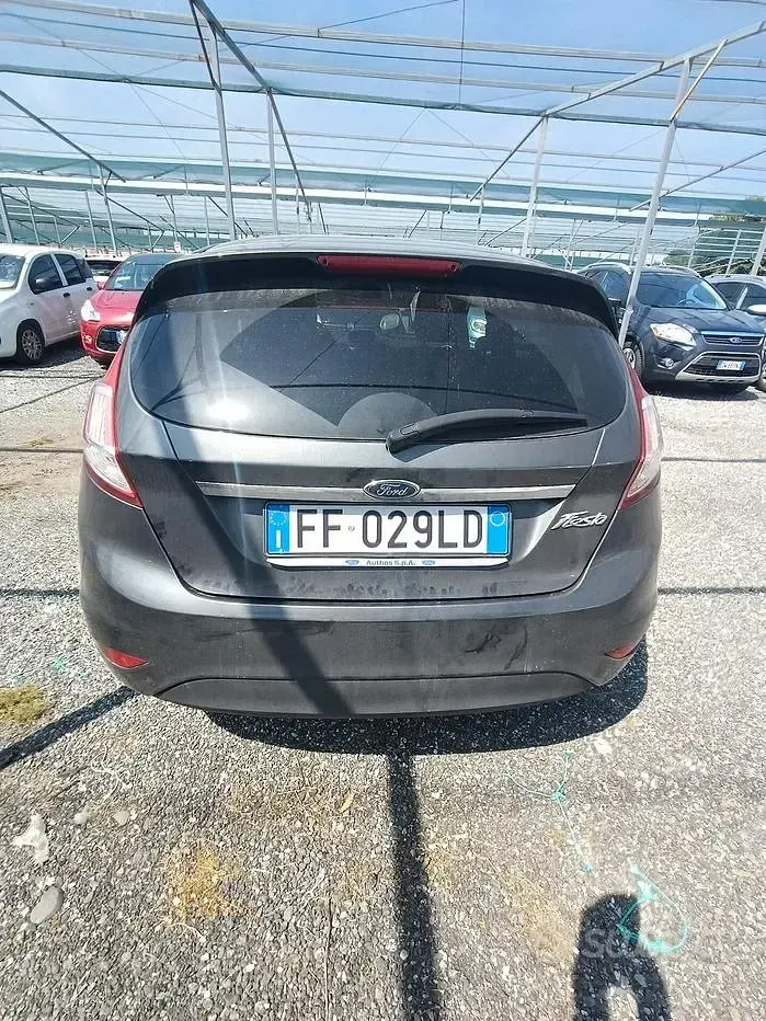 Usata Ford Fiesta Titanium 95 CV (69 kW) 2016 Grigio Utilitaria