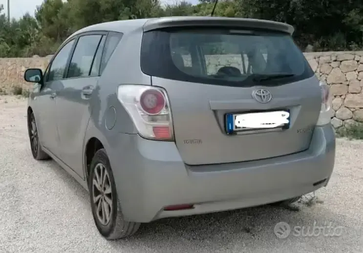 Usata Toyota Verso 126 CV (92 kW) 2011 Grigio Monovolume