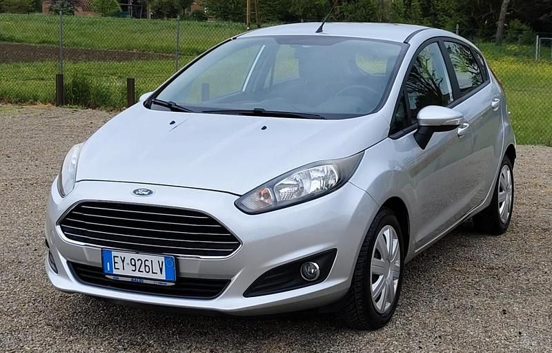 Usata Ford Fiesta 95 CV (69 kW) 2015 Grigio Berlina