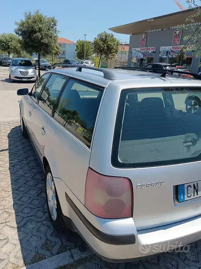 Usata VW Passat 110 CV (80 kW) 2004 Grigio Station wagon