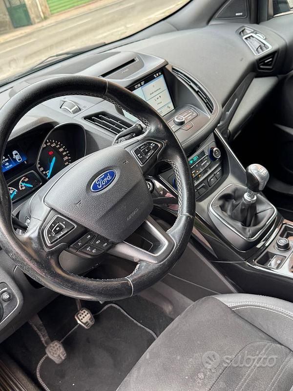 Usata Ford Kuga ST-Line 120 CV (88 kW) 2017 Grigio SUV