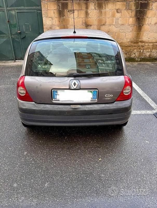 Usata Renault Clio II 68 CV (50 kW) 2006 Grigio Utilitaria