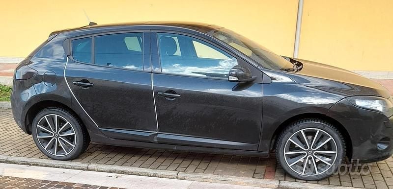 Usata Renault Mégane III 110 CV (80 kW) 2011 Nero Utilitaria