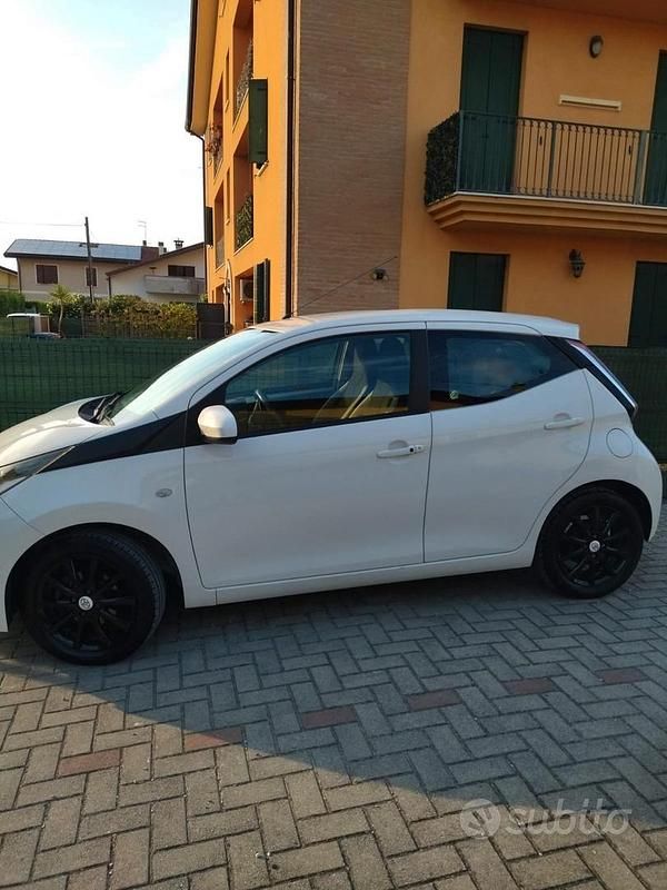 Usata Toyota Aygo 69 CV (50 kW) 2016 Utilitaria