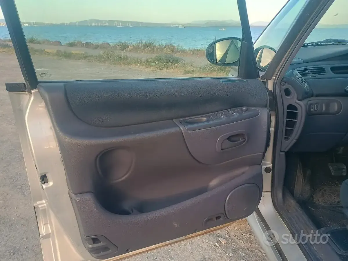 Usata Renault Grand Espace 190 CV (139 kW) 2002 Grigio Monovolume