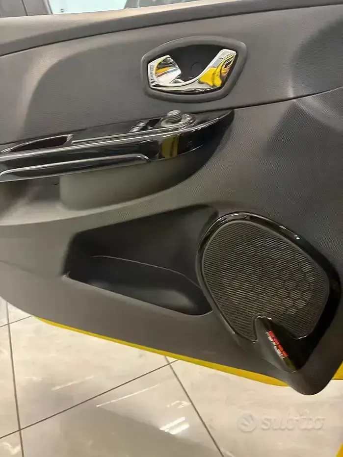 Usata Renault Clio 90 CV (66 kW) 2013 Giallo Station wagon