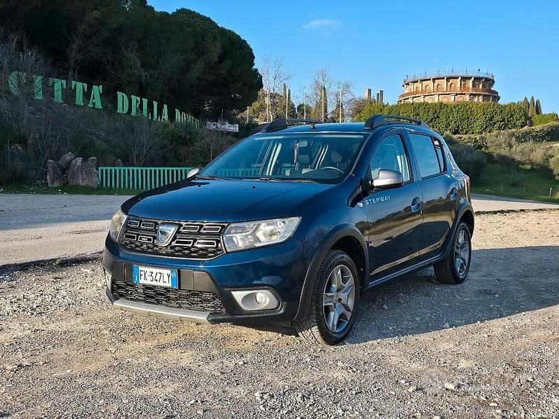 Usata Dacia Sandero Lauréate 90 CV (66 kW) 2017 Blu Berlina