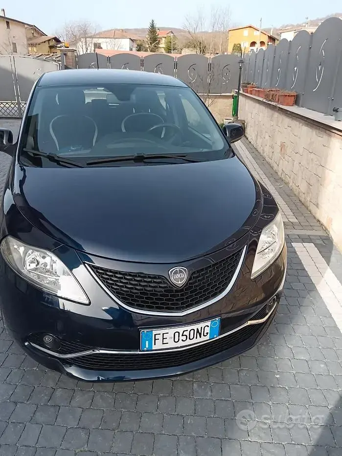 Usata Lancia Ypsilon 95 CV (69 kW) 2016 Blu Utilitaria