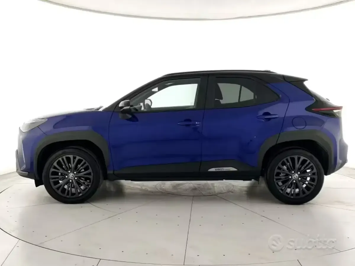 Usata Toyota Yaris Cross 92 CV (67 kW) 2023 Bluazzurro SUV