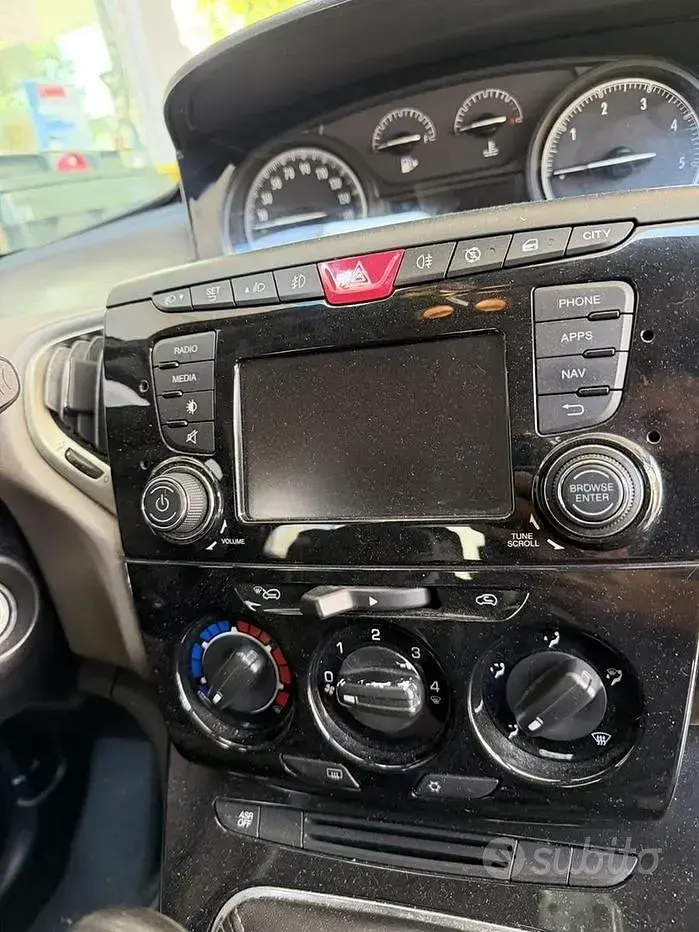 Usata Lancia Ypsilon 95 CV (69 kW) 2016 Bluazzurro Utilitaria
