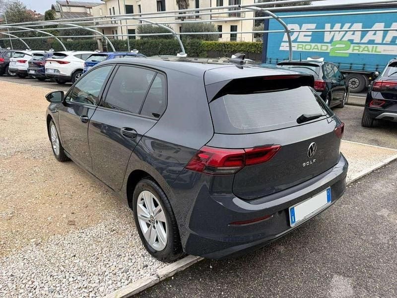 Usata VW Golf VIII Life 110 CV (80 kW) 2022 Grigio Berlina