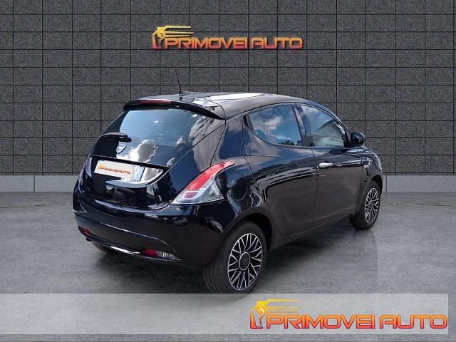 Usata Lancia Ypsilon Gold 69 CV (50 kW) 2024 Nero Utilitaria