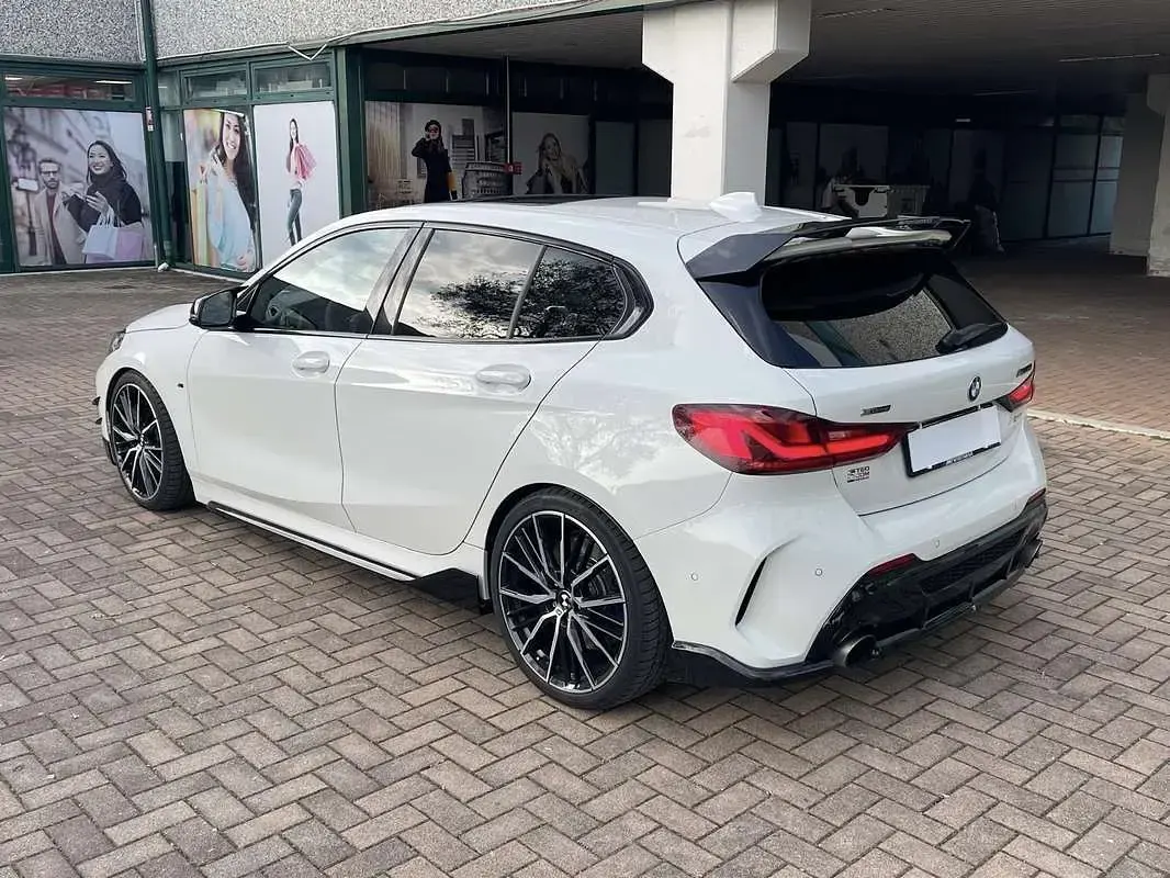 Begagnad BMW M135 Comfort Edition 345 HK (253 kW) 2019 Vit Halvkombi