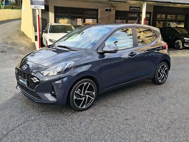 Grigio Nuova 2025 Hyundai i10 Prime Due volumi | 17.990 € - Immagine 1/4