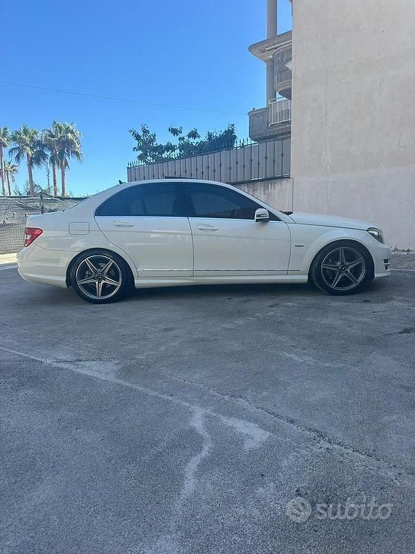 Bianco Usata 2012 Mercedes C250 AMG Tre volumi | 13.500 € (Cara) - Immagine 1/4