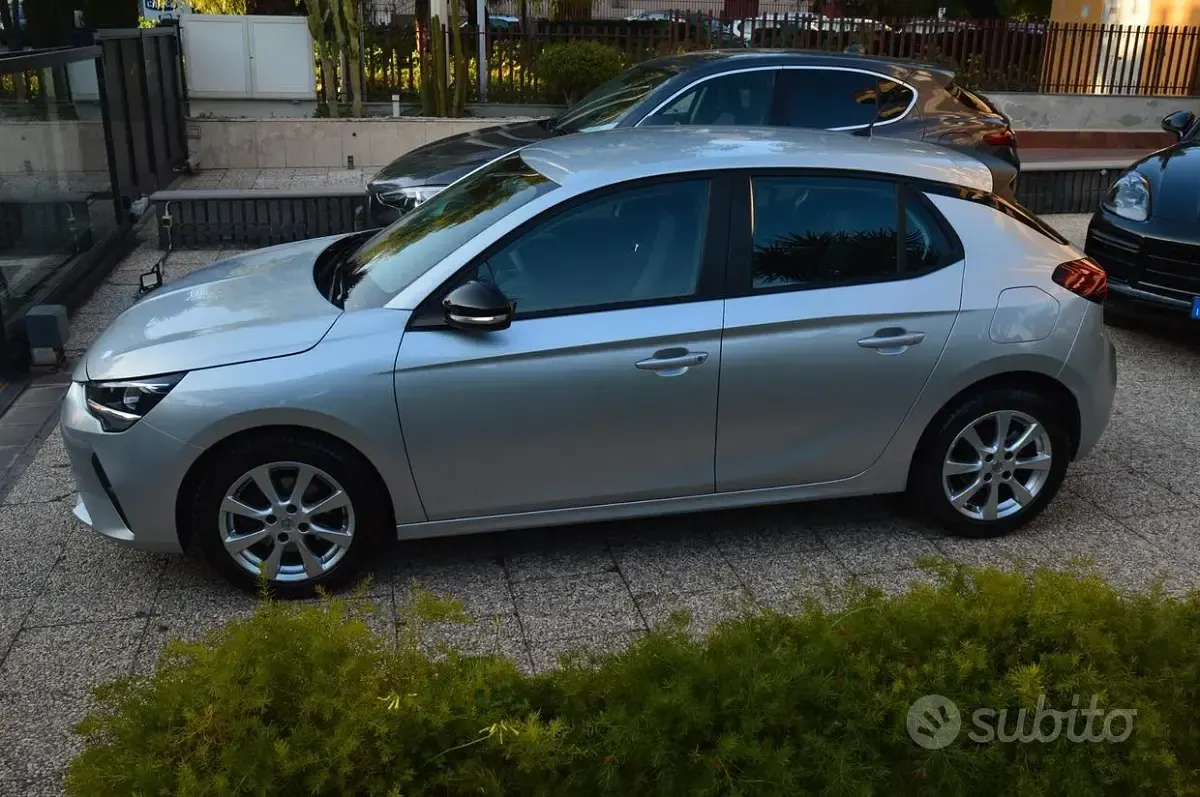 Używany Opel Corsa Edition 102 KM (75 kW) 2022 Szary Hatchback