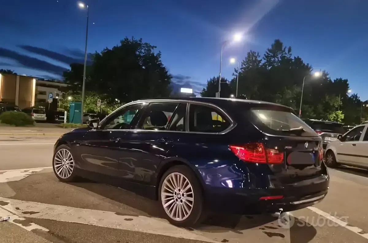 Usata BMW 320 Luxury Line 184 CV (135 kW) 2014 Bluazzurro Station wagon