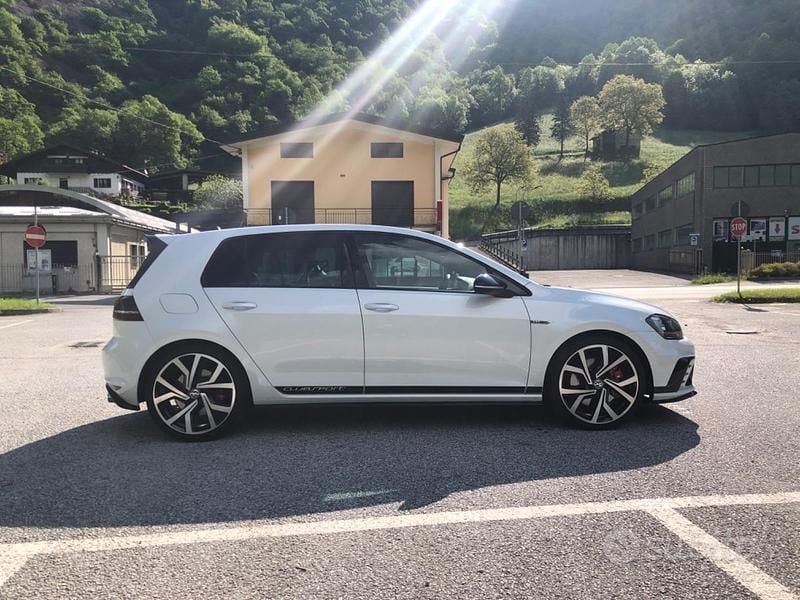 Usata VW Golf VII 265 CV (194 kW) 2017 Bianco Utilitaria