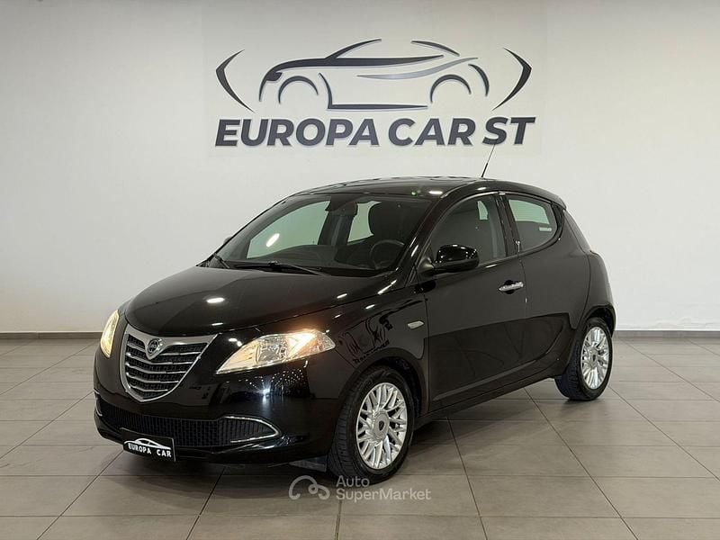 Usata Lancia Ypsilon Silver 95 CV (69 kW) 2015 Nero Utilitaria