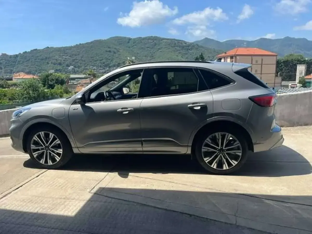 Usata Ford Kuga ST-Line 152 CV (111 kW) 2023 Argento SUV