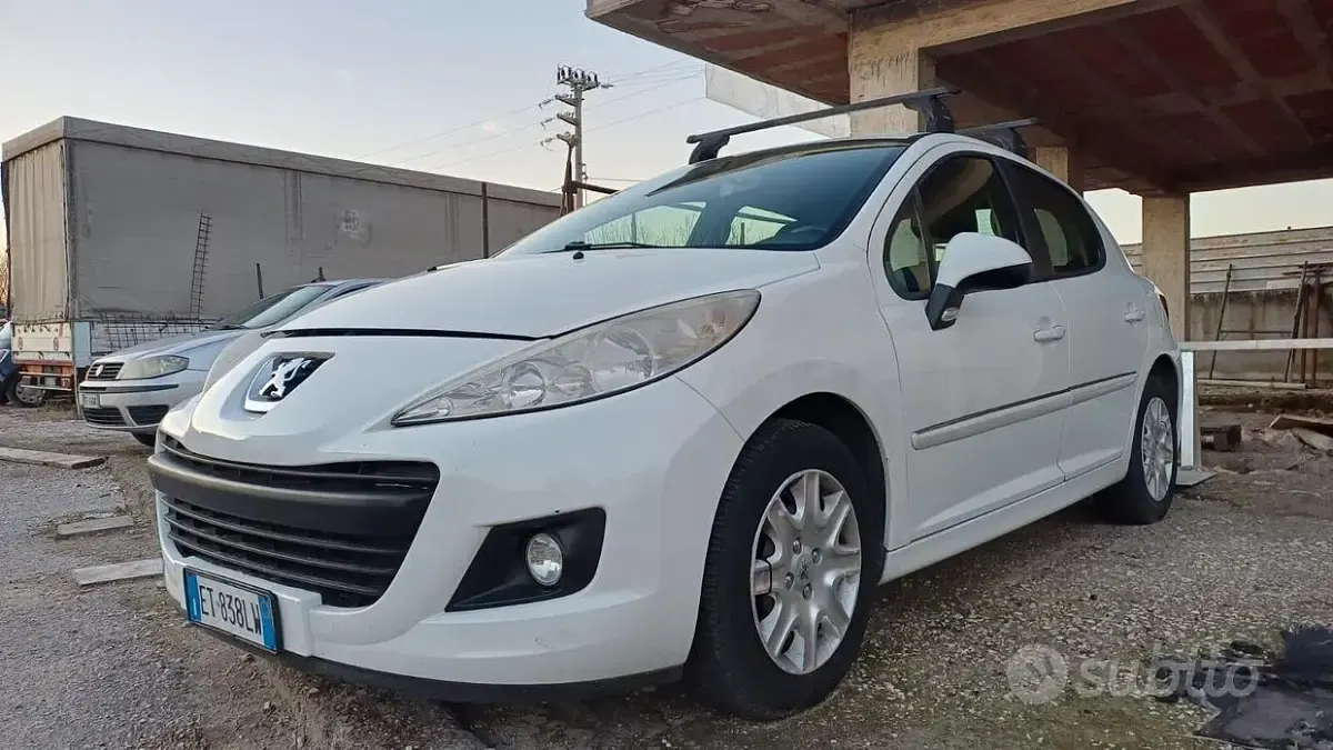Usata Peugeot 207 70 CV (51 kW) 2013 Bianco Berlina