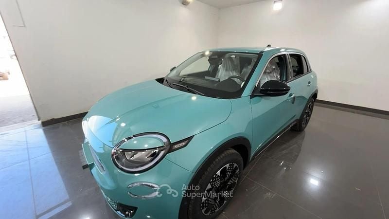 Nuova Fiat 600 La Prima 101 CV (74 kW) 2026 Blu SUV