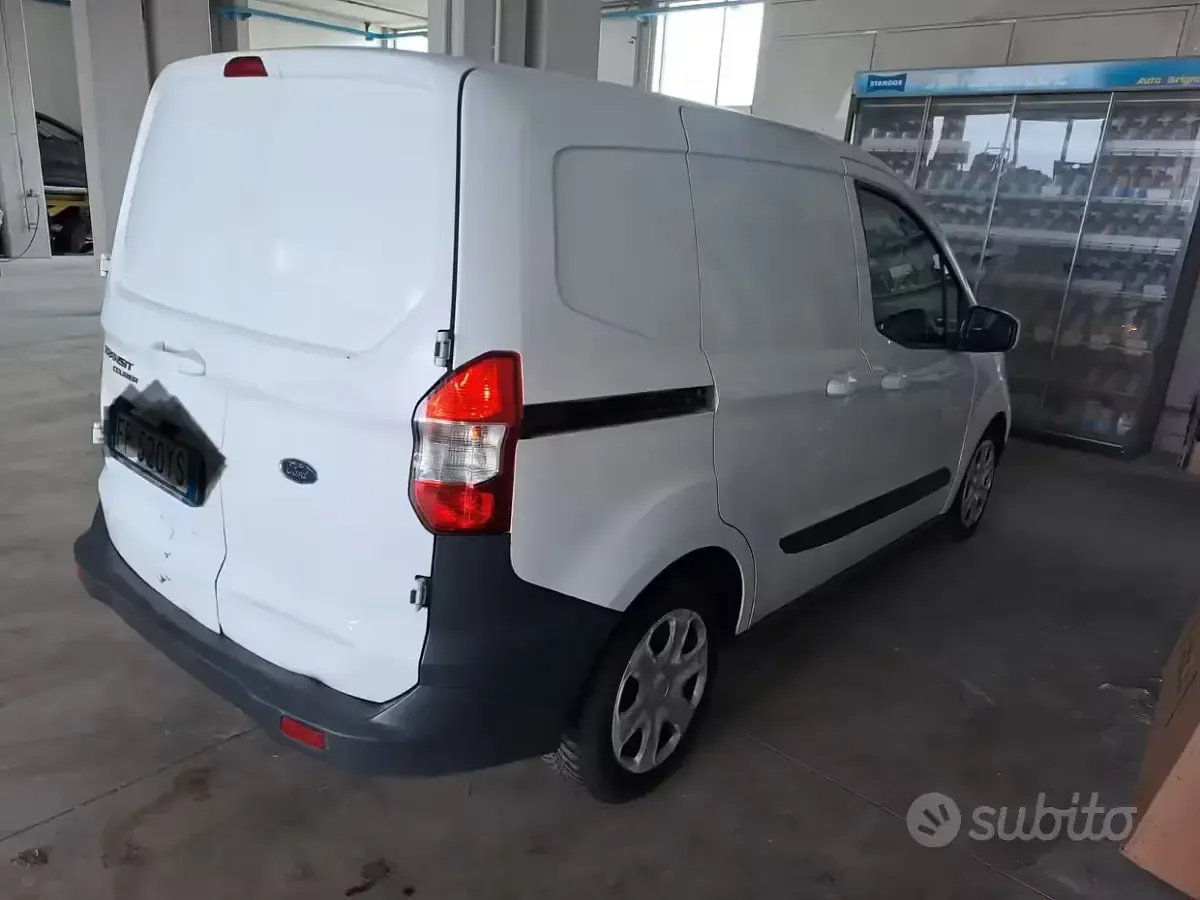 Usata Ford Courier 75 CV (55 kW) 2018 Bianco Monovolume