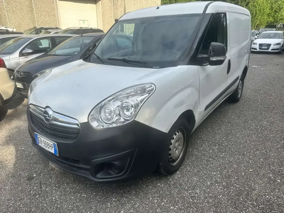 Begagnad Opel Combo 90 HK (66 kW) 2013 Vit Minibuss