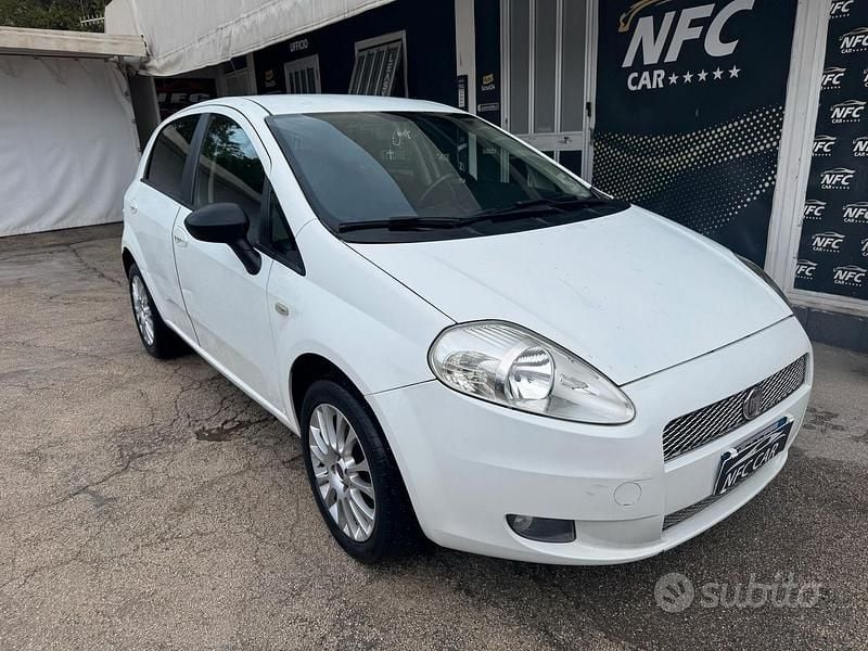 Bianco Usata 2008 Fiat Grande Punto Dynamic Due volumi | 1900 € (Ottimo prezzo) - Immagine 1/4