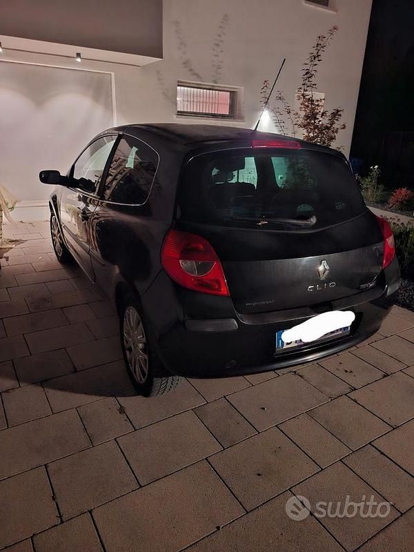 Usata Renault Clio III 98 CV (72 kW) 2007 Nero Utilitaria