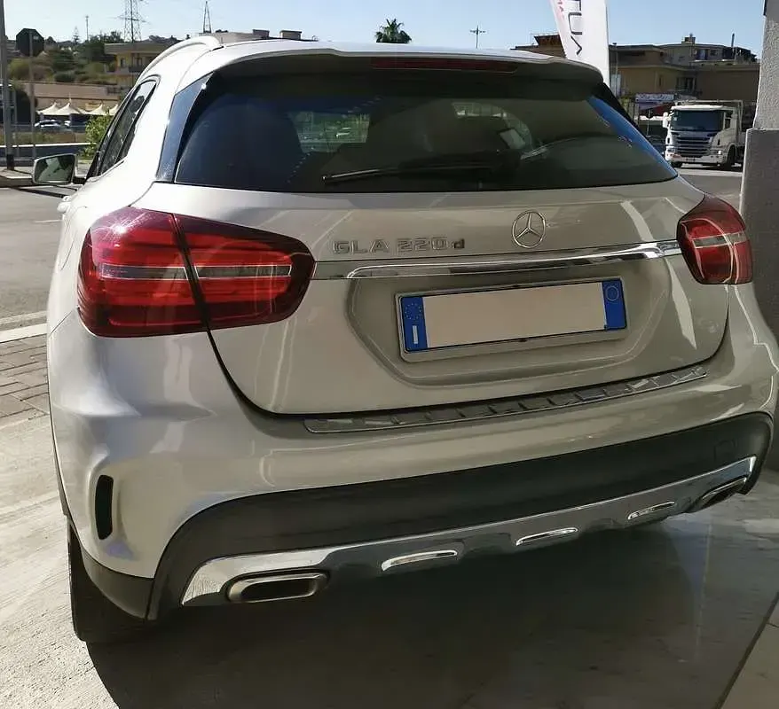 Usata Mercedes GLA220 Executive 184 CV (135 kW) 2018 Grigio SUV
