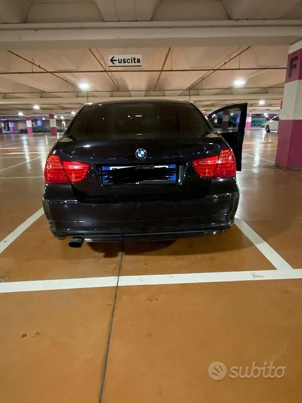 Usata BMW 318 2011 Nero Berlina