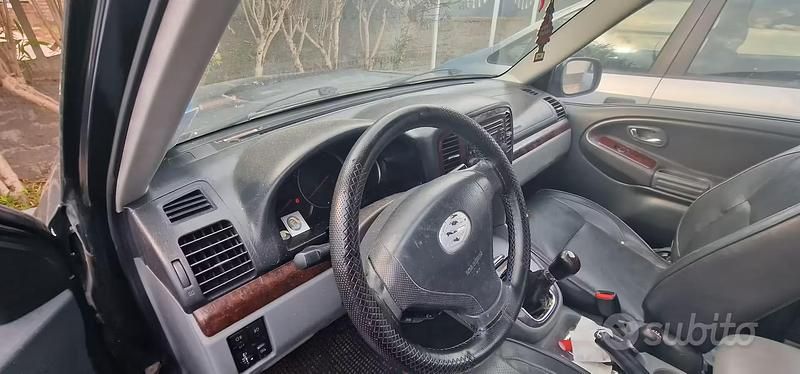 Second-hand Suzuki Grand Vitara 109 CP (80 kW) 2005 Negru SUV