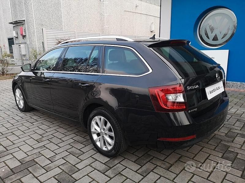 Usata Skoda Octavia Executive 116 CV (85 kW) 2019 Nero Station wagon