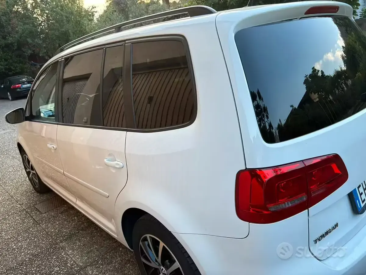 Usata VW Touran 105 CV (77 kW) 2011 Bianco Monovolume