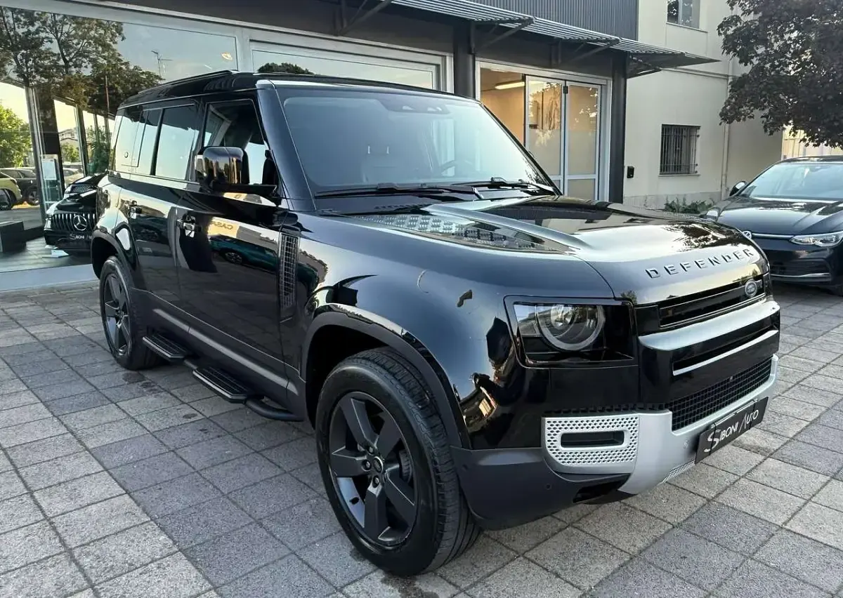 Usata Land Rover Defender SE 200 CV (147 kW) 2024 Nero SUV