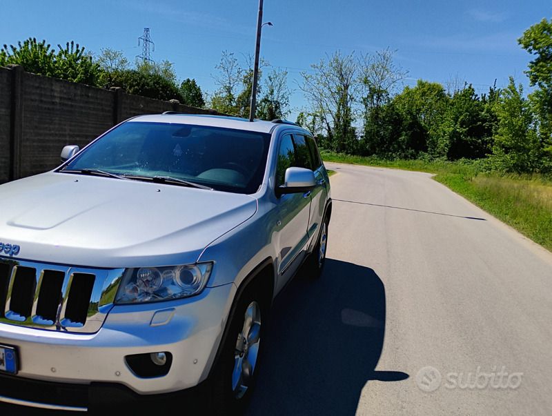Usata Jeep Grand Cherokee 243 CV (178 kW) 2013 Grigio SUV