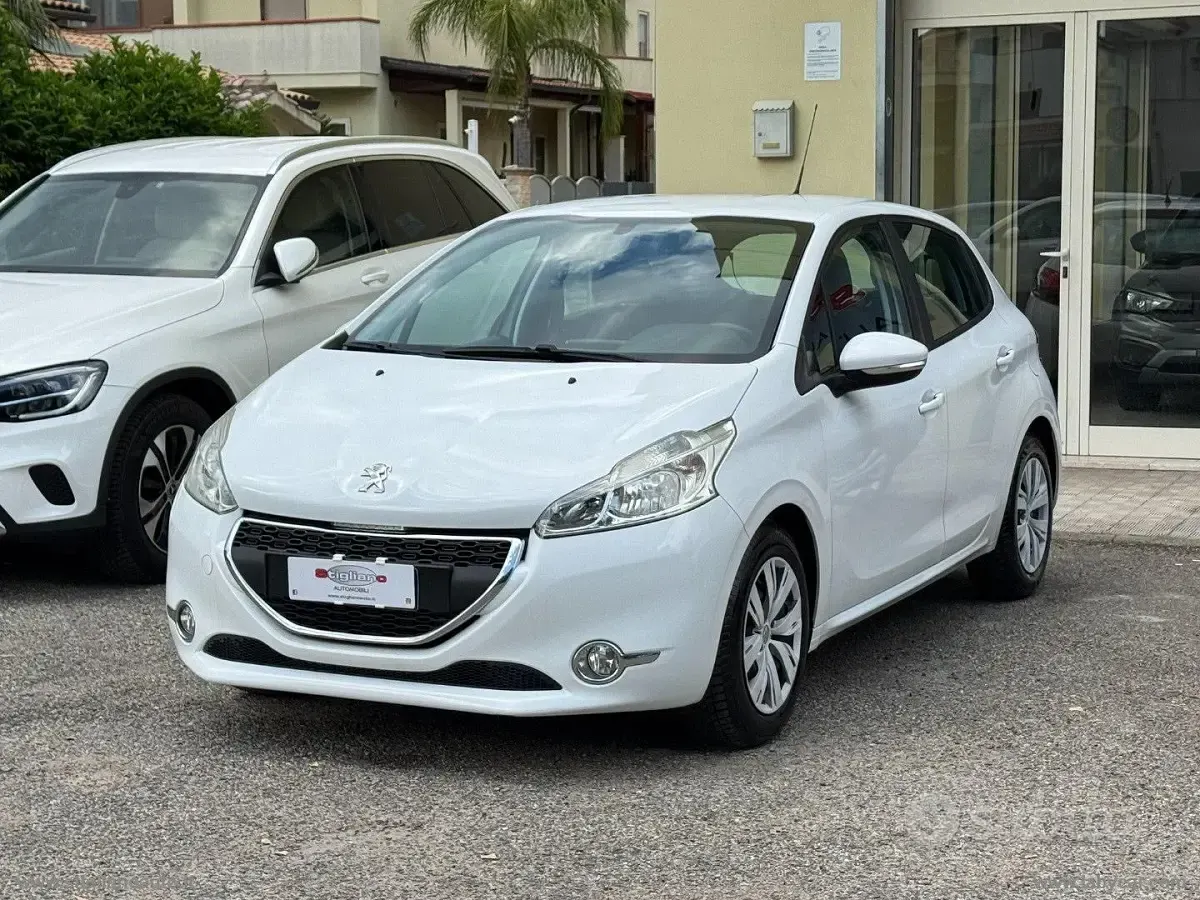 Usata Peugeot 208 Business-Line 68 CV (50 kW) 2012 Bianco Utilitaria