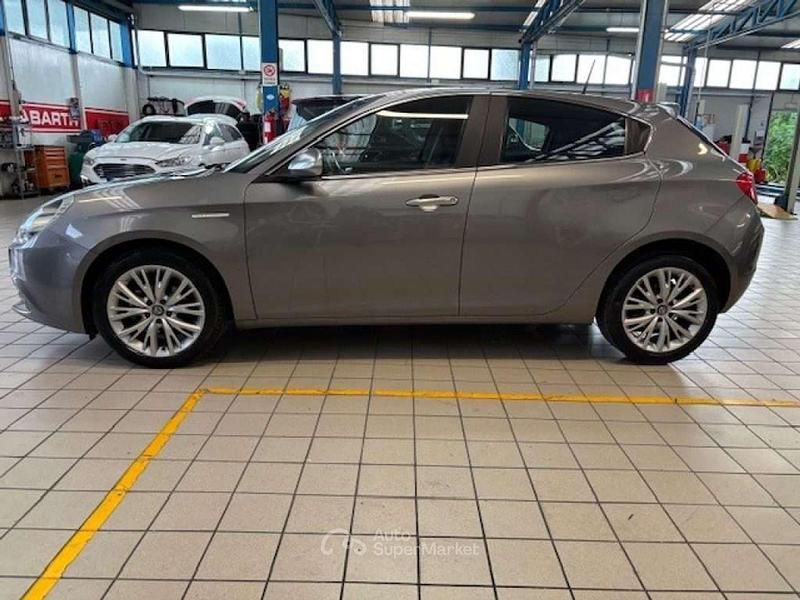 Usata Alfa Romeo Giulietta Super 120 CV (88 kW) 2016 Grigio stromboli Utilitaria
