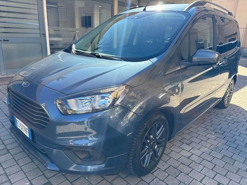 Usata Ford Tourneo 101 CV (74 kW) 2019 Blu/azzurro Berlina