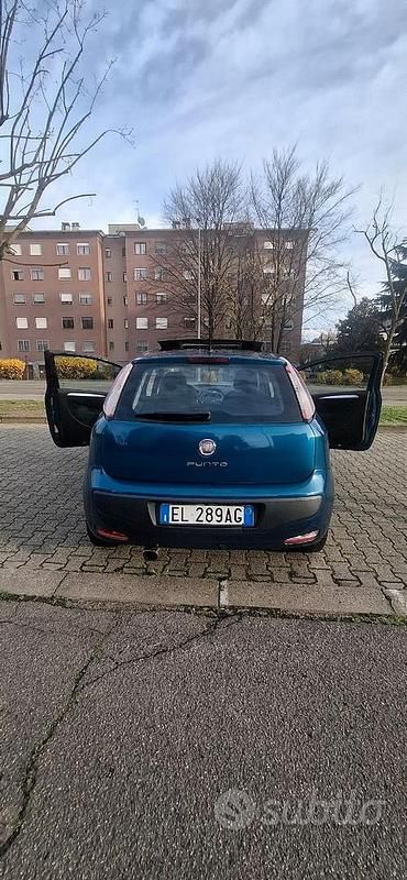 Usata Fiat Punto 77 CV (56 kW) 2012 Blu Utilitaria
