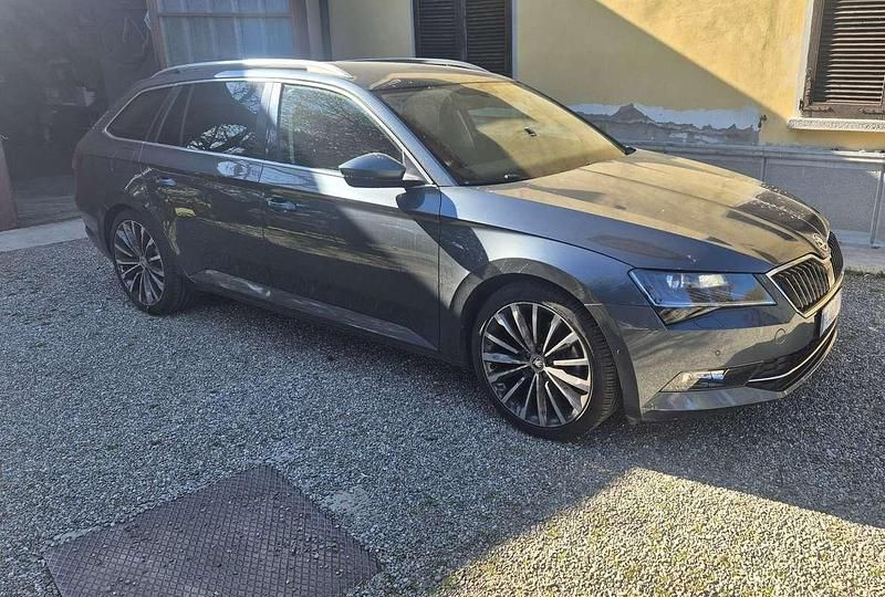 Usata Skoda Superb LAURIN & KLEMENT 190 CV (139 kW) 2016 Station wagon