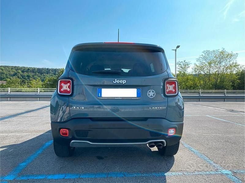 Usata Jeep Renegade Limited 140 CV (102 kW) 2017 Grigio SUV